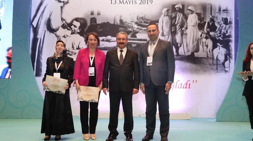 Erzincan&rsquo;da yılın en başarılı ebe ve hemşiresine &ouml;d&uuml;l