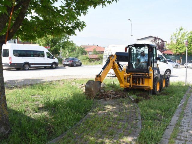 Düzce’de muhtarlık binalarının çevre düzeni sağlanıyor