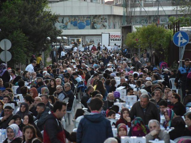 En kalabalık sofralardan biri oldu