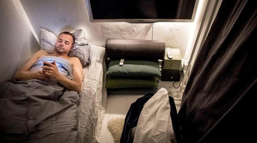 B&ouml;yle se&ccedil;im kampanyası g&ouml;r&uuml;lmedi&hellip; Parti lideri se&ccedil;menlerin evinde kalıyor!