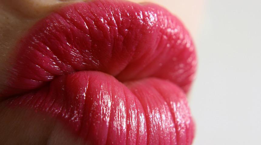 Dudak dolgusuna binlerce lira veriliyor ama çaresi mutfak dolabında gizli olabilir