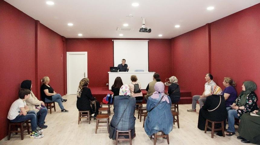 Kartal&rsquo;da teknoloji bağımlılığı semineri d&uuml;zenlendi