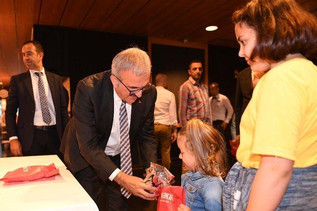 Vali Karaoğlu kimsesiz çocuklar ve yaşlılarla iftar yaptı