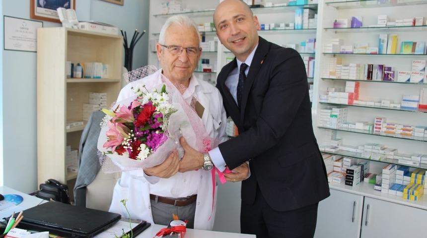 S&ouml;ke Belediyesi eczacıları unutmadı