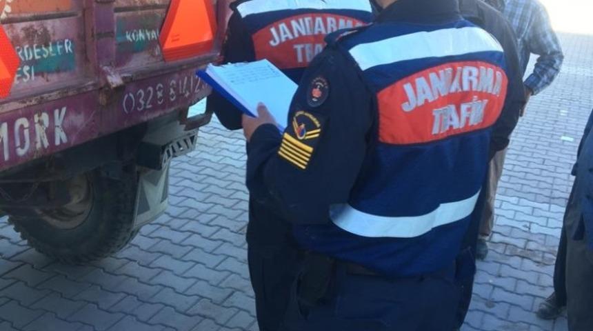 Jandarma Konaklı&rsquo;da &ccedil;ift&ccedil;ilerin r&ouml;morklarına reflekt&ouml;r taktı