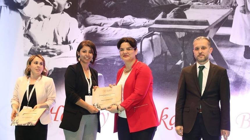 Yılın ebe ve hemşiresine &ouml;d&uuml;l