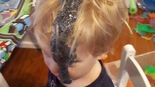 Hindistan cevizi yağıyla gelen çözüm! Yapışan Slime'ı bakın nasıl çıkardı