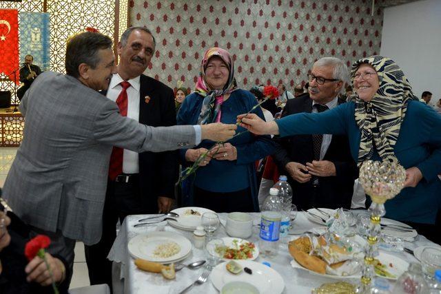 Ataç, iftar yemeğinde şehit yakınları ve gaziler ile buluştu