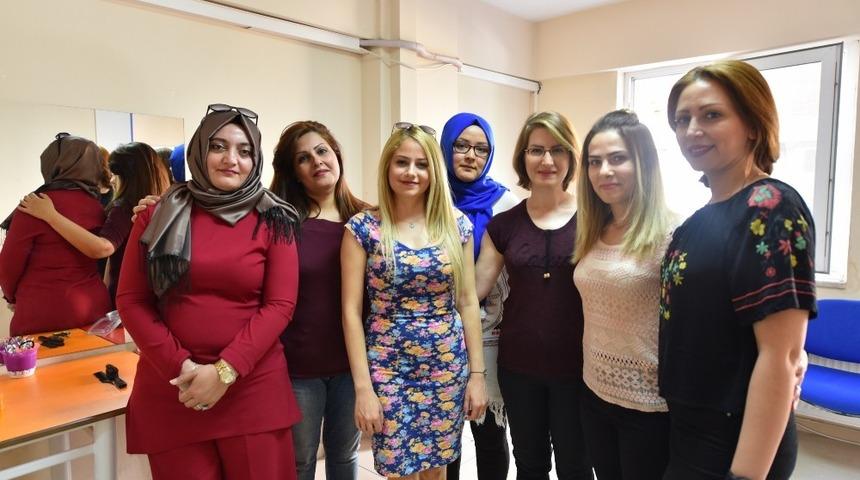 Yunusemre Belediyesi ile meslek sahibi oluyorlar