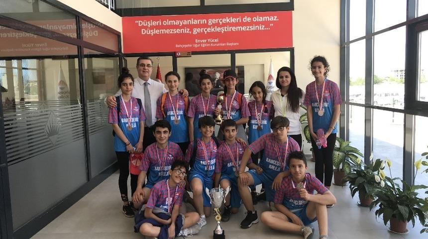 Bah&ccedil;eşehir Koleji atletizmde il birincisi oldu
