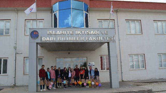 İslahiye İİBF öğrencilerinden kardeş ilkokul ile kardeş üniversitesi projesi