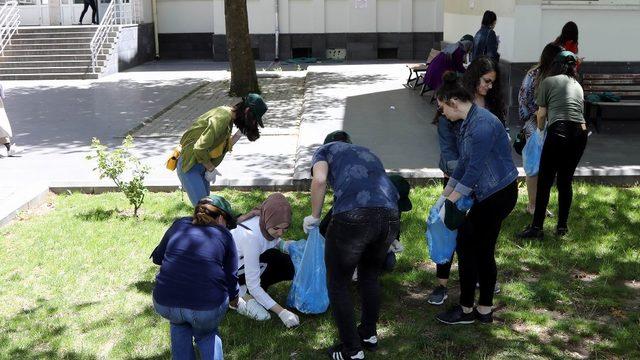 ERÜ’lü Öğrenciler İzmarit Topladı