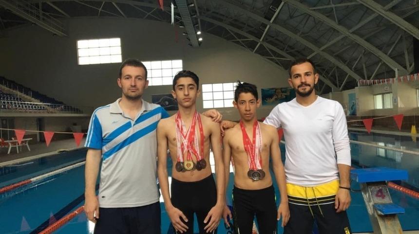 Adıyaman Belediyesporlu yüzücüler finalde