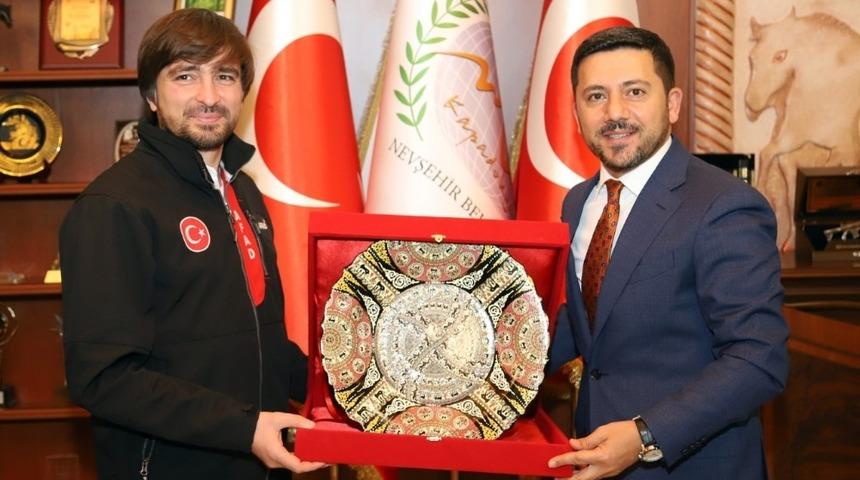 AFAD Başkanı Güllüoğlu, Belediye Başkanı Arı’yı ziyaret etti