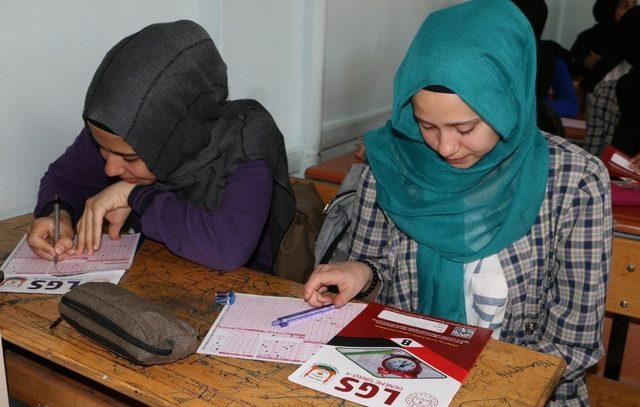 Şanlıurfa’da öğrencilere deneme sınavı yapıldı