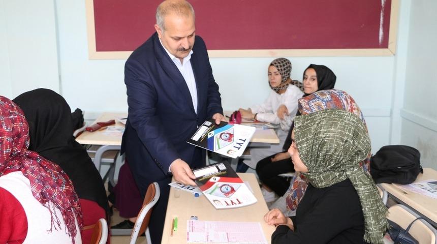 Şanlıurfa&rsquo;da &ouml;ğrencilere deneme sınavı yapıldı