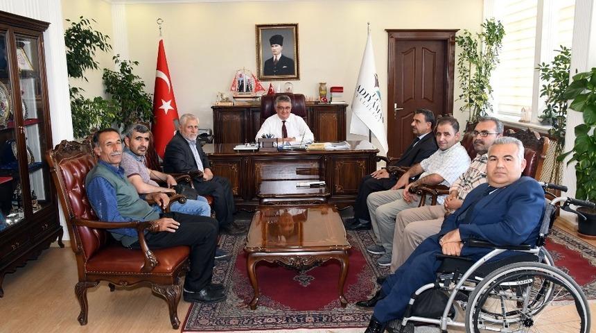 Engelli dernekleri Vali Aykut Pekmez ile bir araya geldi