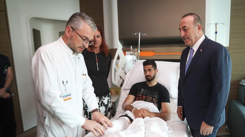 Mevlüt Çavuşoğlu'ndan Emre Akbaba'ya ziyaret