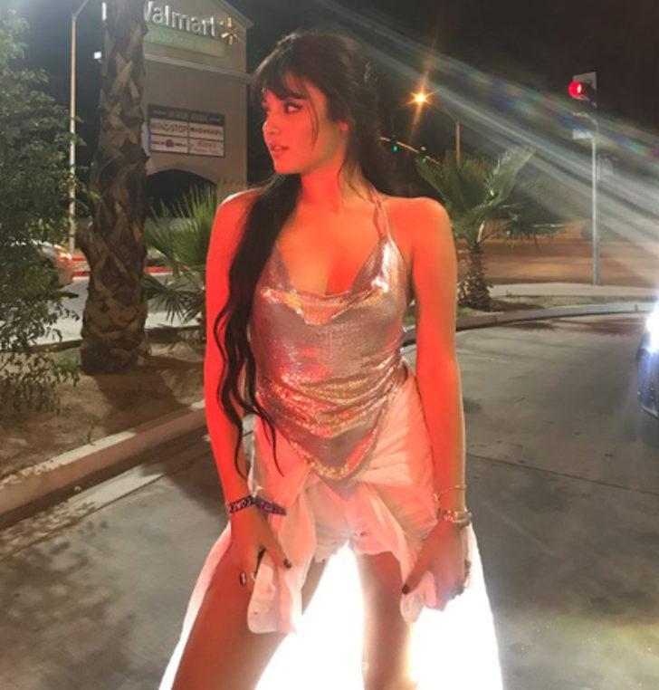 Oylama sonucu 25 yaşındaki oyuncu Hande Erçel, ‘Dünyanın En Güzel Kadını’ seçildi.