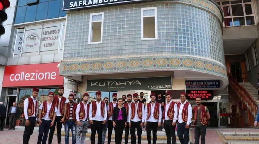 Sahte davulcuların para toplaması tanıtım kartları ile engellenecek