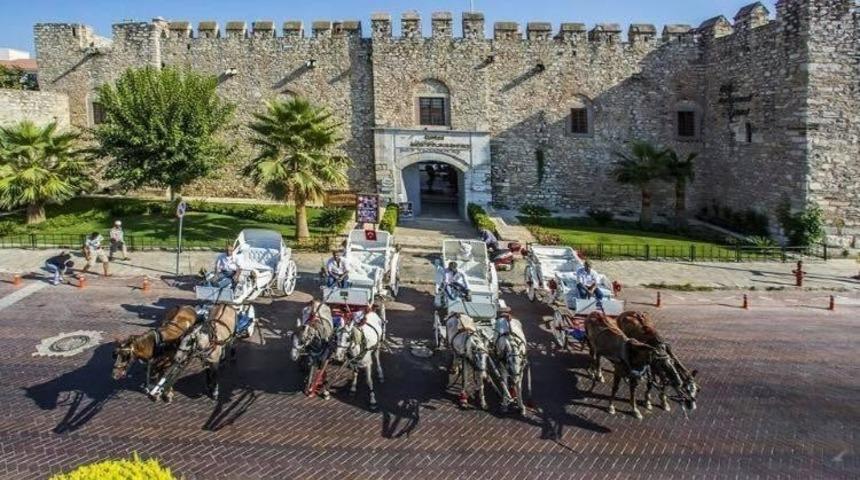 Kuşadası&rsquo;nda fayton yasaklandı