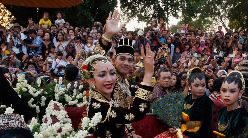 Farklı &uuml;lkelerde giyilen 30 geleneksel gelinlik