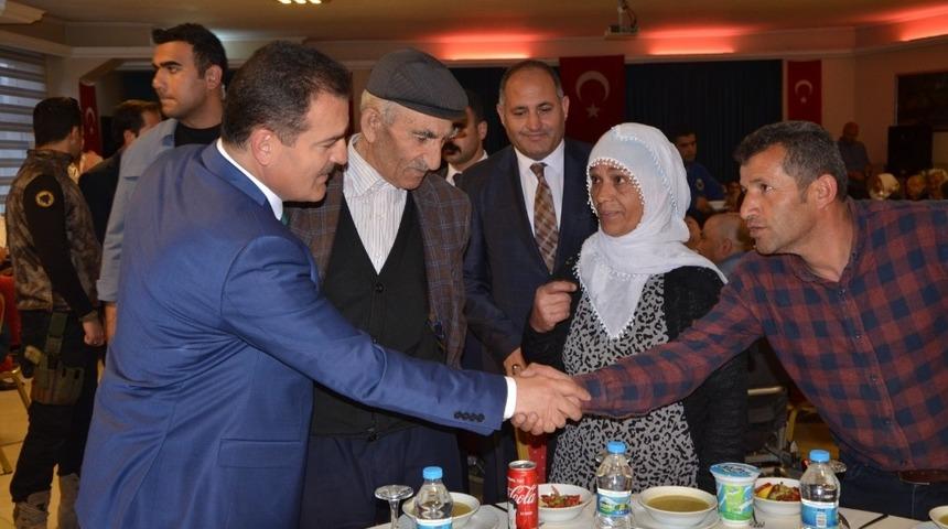 Vali Akbıyık engelli vatandaşlarla iftarda buluştu