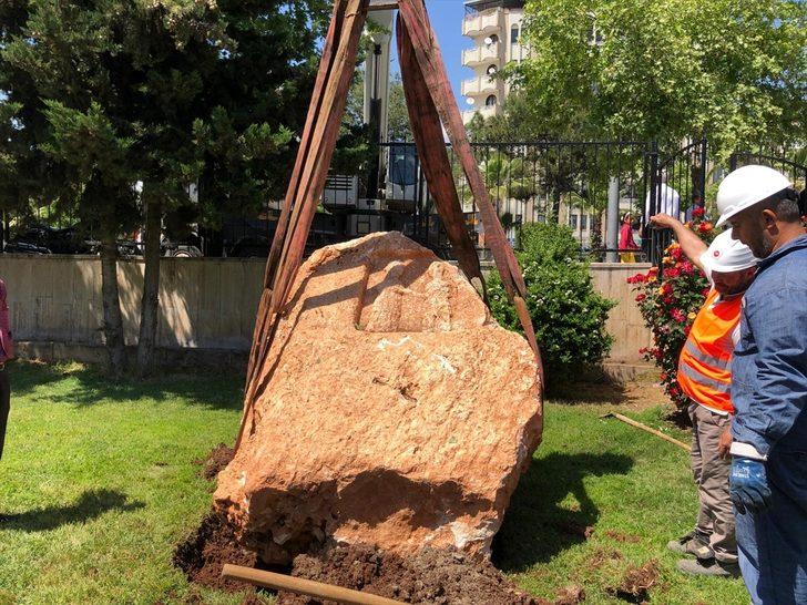 8 tonluk kayada Roma dönemine ait 'ayrılık' figürü G1