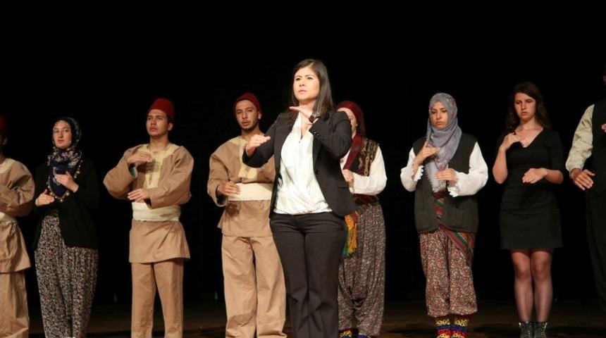 NEV&Uuml; &ouml;ğrencileri &Ccedil;anakkale Destanını işaret diliyle canlandırdılar