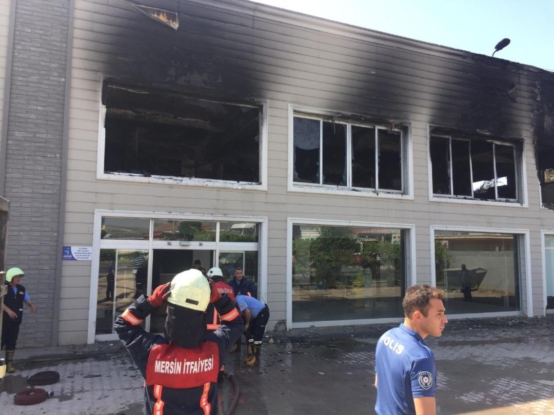 Mersin&rsquo;de strafor fabrikasında yangın