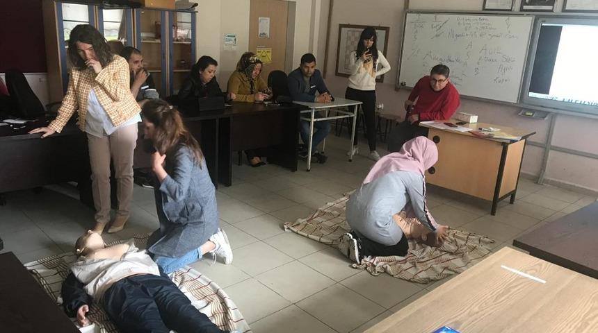 Öğretmen ve idarecilere ilk yardım semineri
