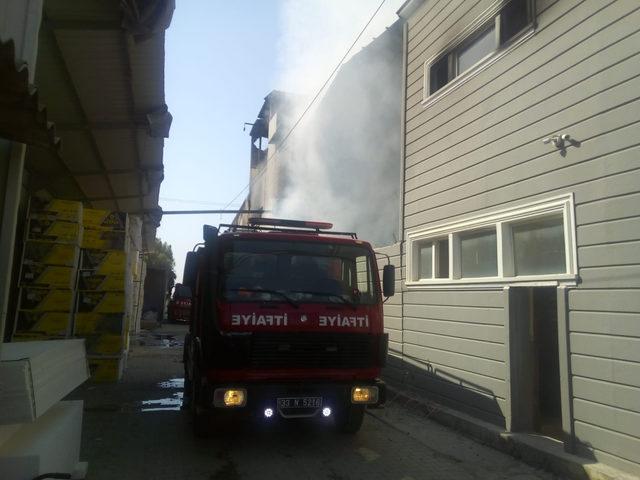 Mersin de strafor fabrikasında yangın 3