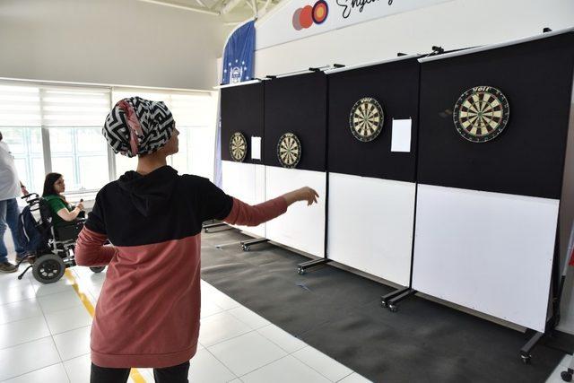 Bursa’da ‘Engelsiz’ dart  heyecanı