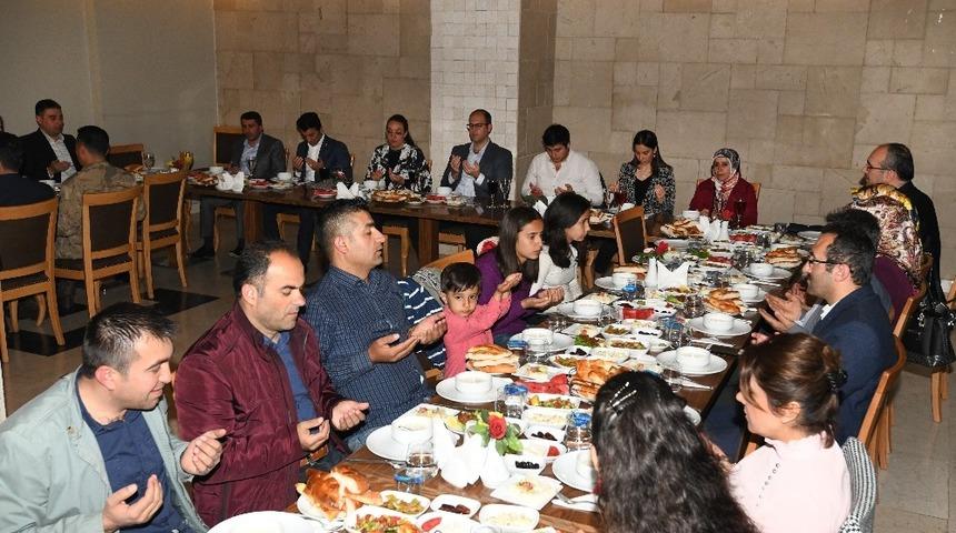 Kaymakam T&uuml;rkmen&rsquo;den kurum amirlerine iftar yemeği