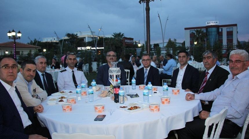 Başkan Kayalar, &ccedil;ift&ccedil;ilerle iftarda buluştu