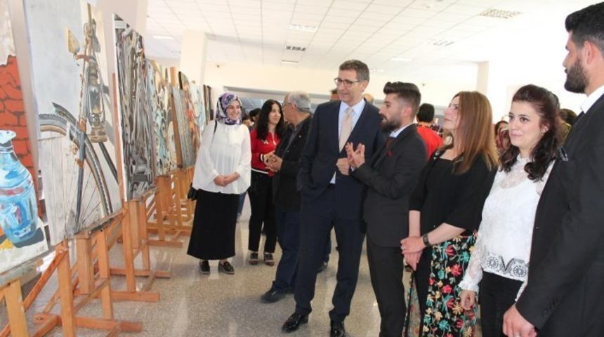 Resim-İş Eğitimi B&ouml;l&uuml;m&uuml; &ouml;ğrencilerinden mezuniyet sergisi