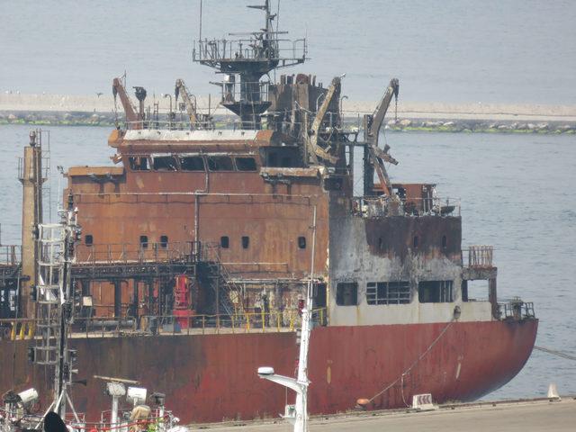 Kerç Boğazı'nda yanan tanker Haydarpaşa'ya çekildi