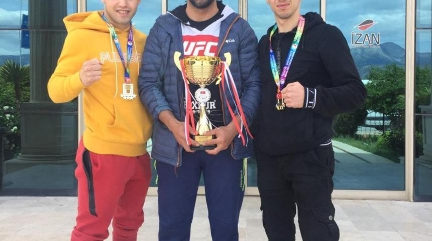 Bayburt &Uuml;niversitesi boksta T&uuml;rkiye şampiyonluğu elde etti