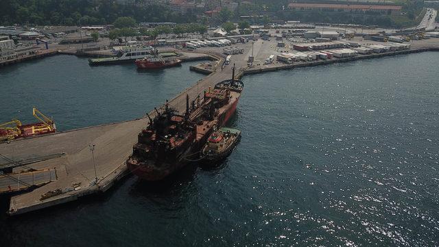 - Kerç Boğazı nda yanan tanker Haydarpaşa ya çekildi 1
