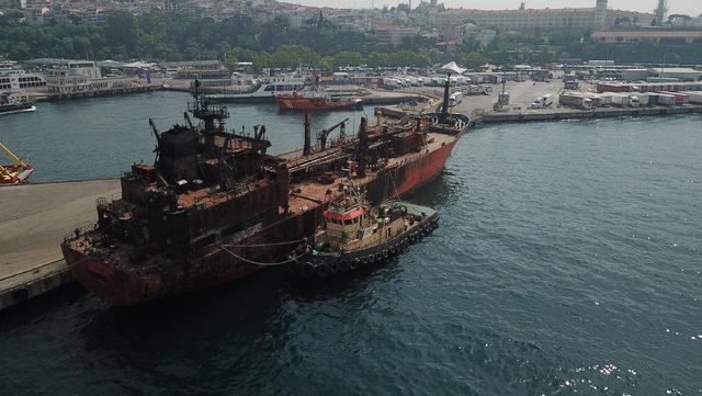 - Kerç Boğazı nda yanan tanker Haydarpaşa ya çekildi 2