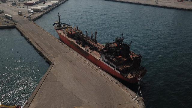 - Kerç Boğazı nda yanan tanker Haydarpaşa ya çekildi 3