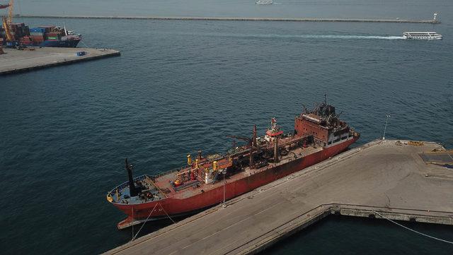 - Kerç Boğazı nda yanan tanker Haydarpaşa ya çekildi 4