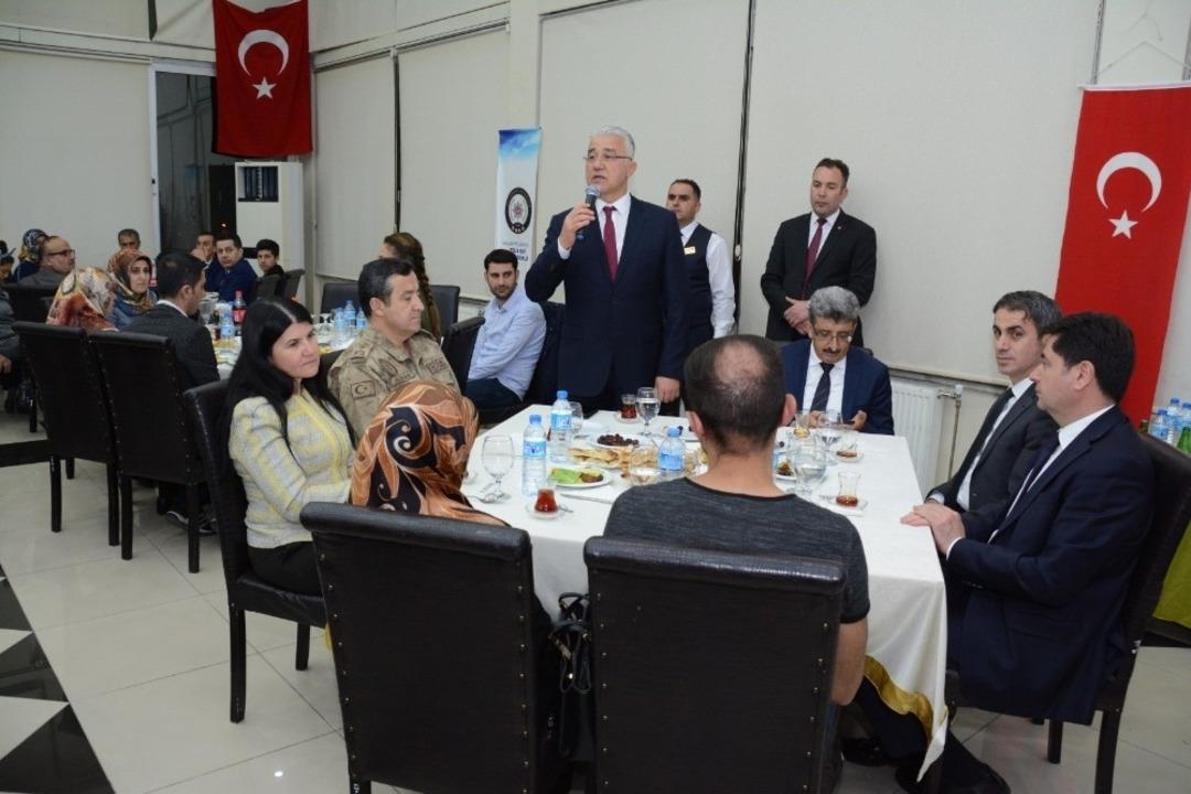 Van&rsquo;da şehit aileleri onuruna iftar yemeği