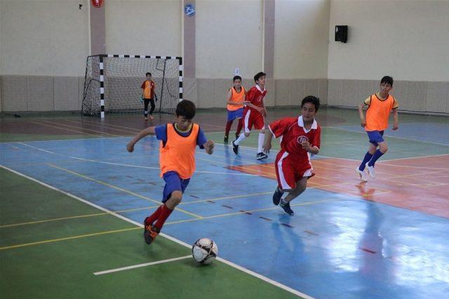 Küçükler Futsal müsabakaları başladı