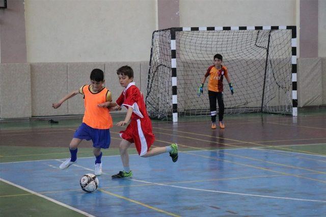 Küçükler Futsal müsabakaları başladı