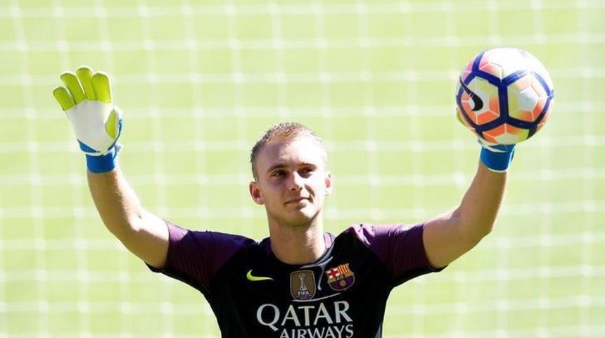 Fenerbah&ccedil;e ile anılan Jasper Cillessen i&ccedil;in transfer cevabı