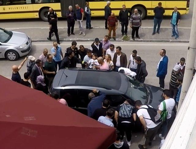 (Özel) Araç içerisinde mahsur kalan küçük çocuğu itfaiye kurtardı