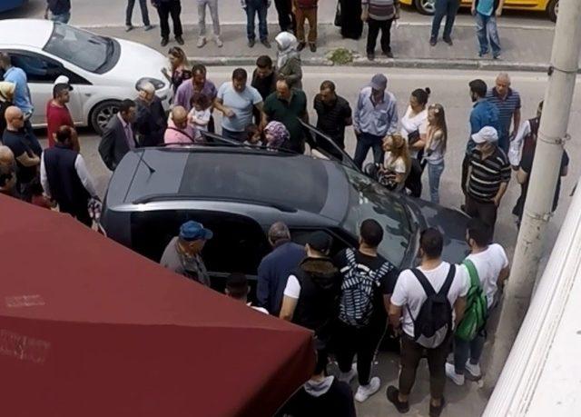 (Özel) Araç içerisinde mahsur kalan küçük çocuğu itfaiye kurtardı