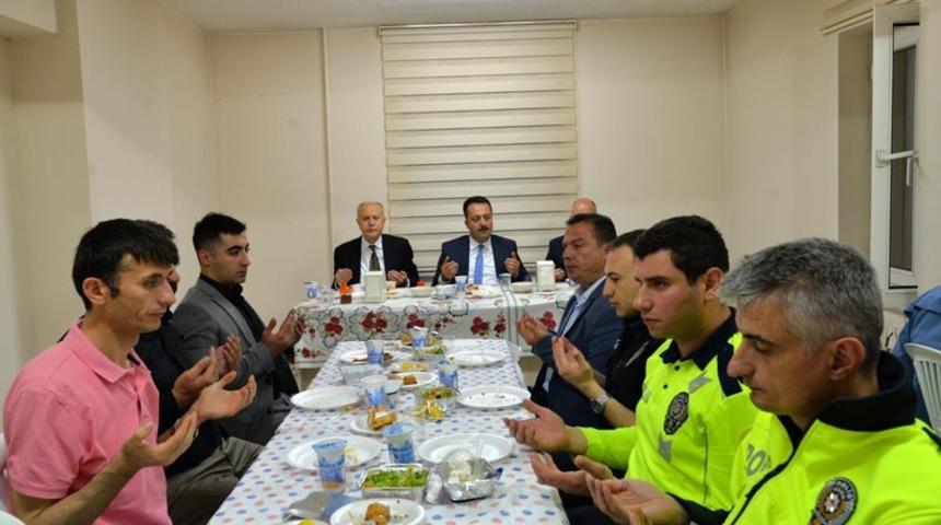 Vali Şent&uuml;rk, polislerle iftar yaptı