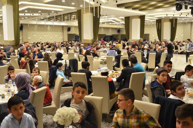 Bozüyük Karadenizliler Derneği iftar yemeği verdi